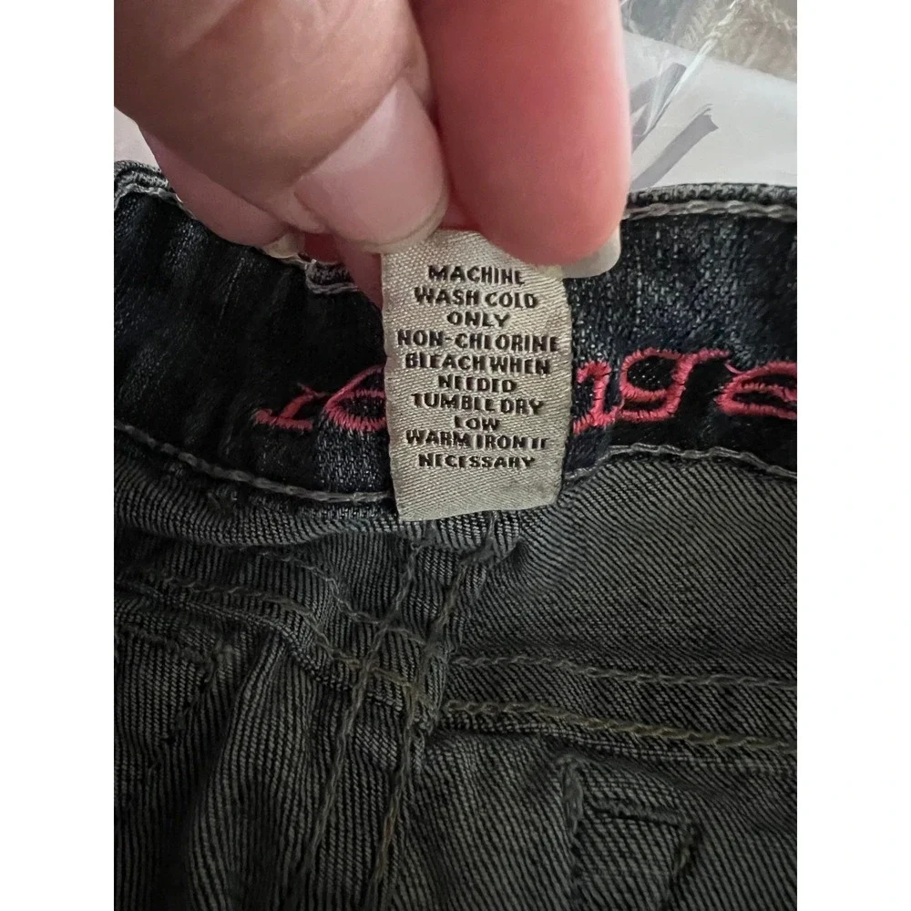 Refuge Women Size 0 Blue Denim Cut Off Shorts Dark Wash Embroidered Back Pockets